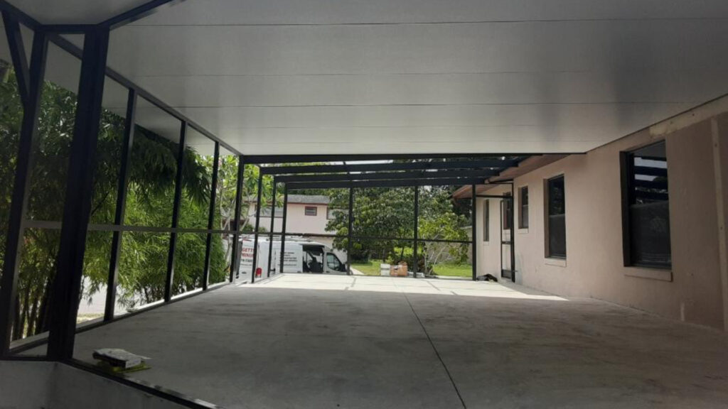 huge screen room florida 1