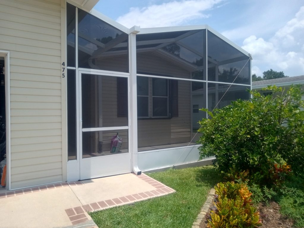 Screen roof panels on an aluminum screen room addition at a Cocoa Florida manufactured home